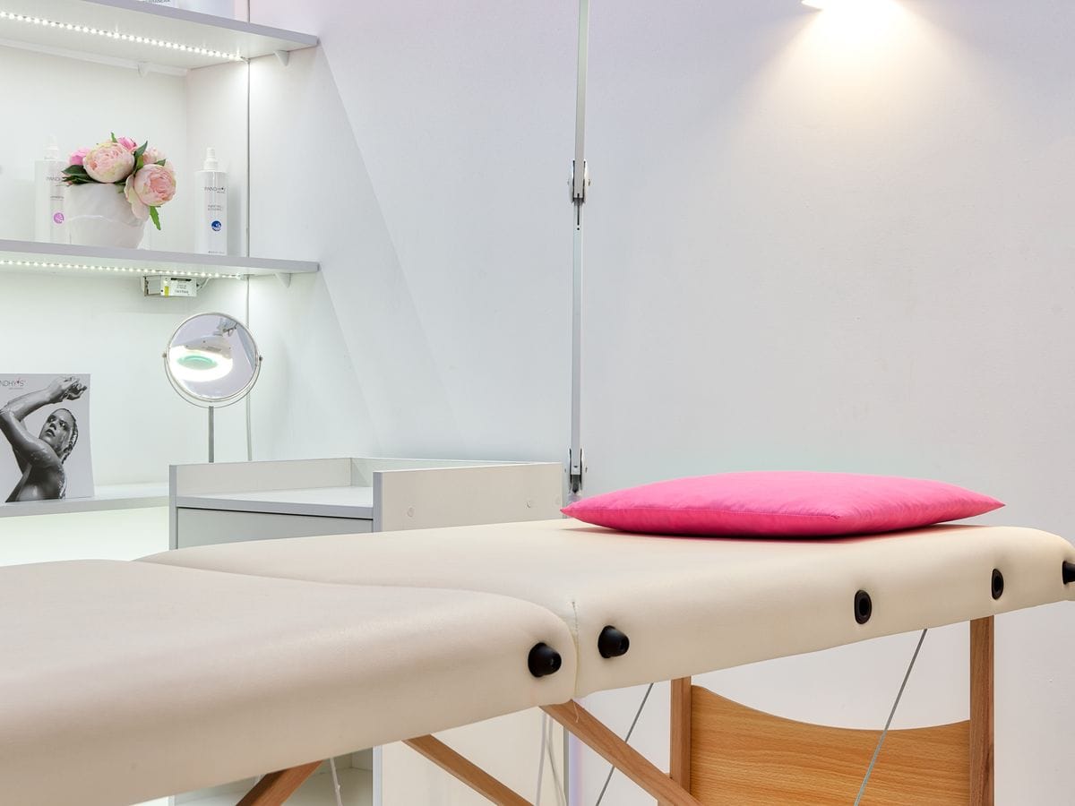 Inside the Éclat salon